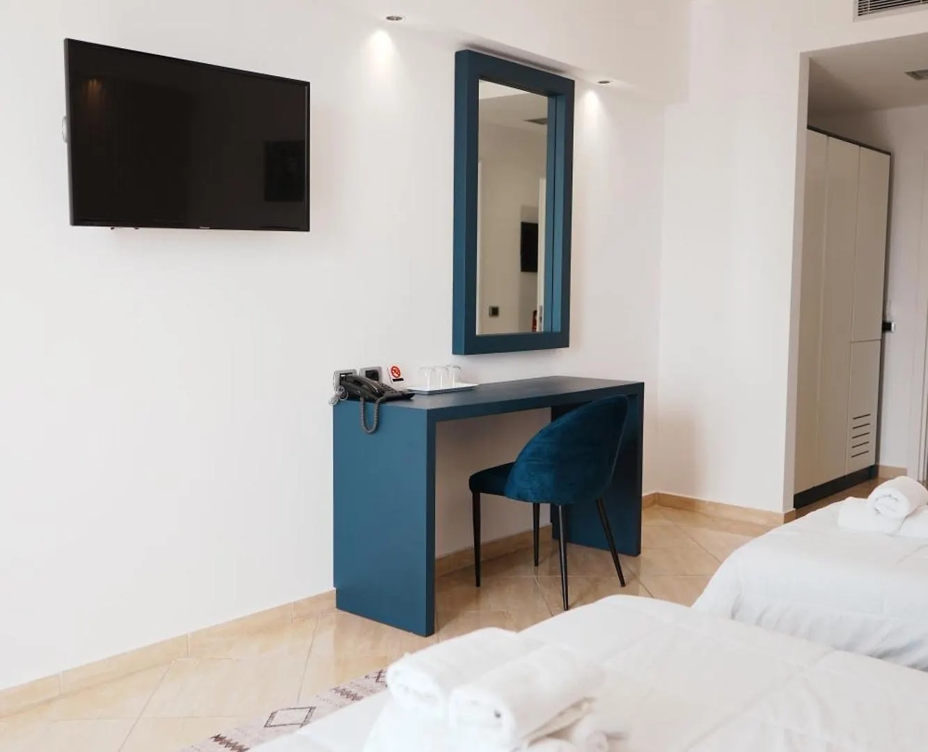 Hotel Blue Sky Saranda 4*,